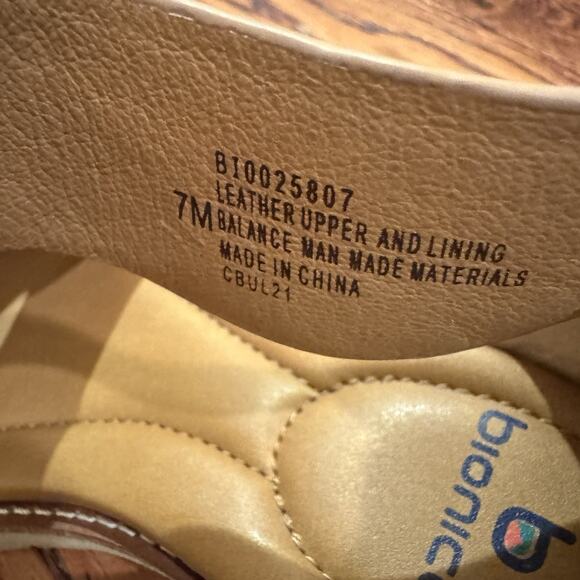 Bionica Daela BI0025807 Womens Sandals 7 Yellow Leather Lug Sole Zipper Strap - Picture 5 of 15